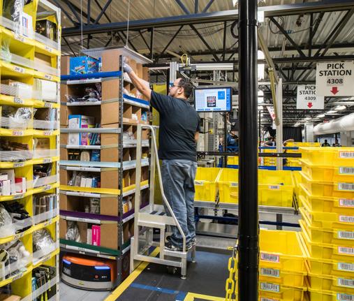 仓库现代化管理应对繁多业务，美国亚马逊用机器人处理订单提高效率