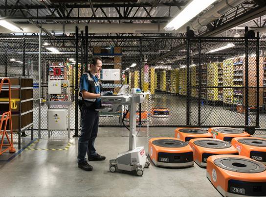 仓库现代化管理应对繁多业务，美国亚马逊用机器人处理订单提高效率