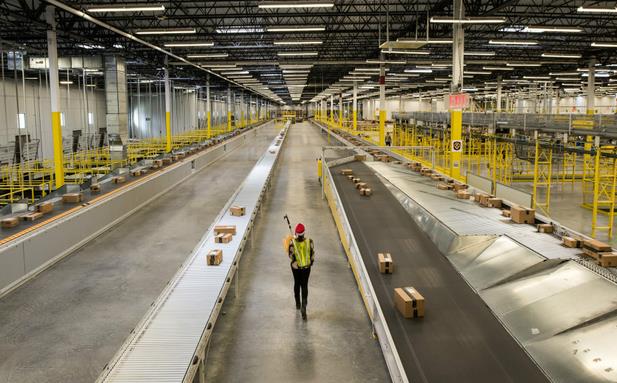 仓库现代化管理应对繁多业务，美国亚马逊用机器人处理订单提高效率
