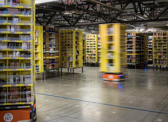 仓库现代化管理应对繁多业务，美国亚马逊用机器人处理订单提高效率