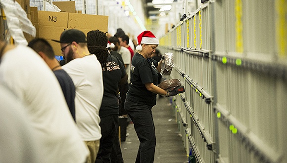 传统圣诞购物季开端美国黑色星期五网购大增，总额约为阿里双十一一成
