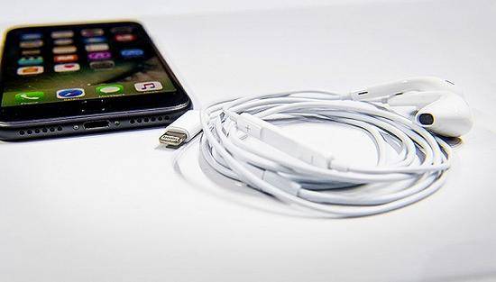 苹果公司指控电商平台亚马逊：卖的苹果配件90%是假货