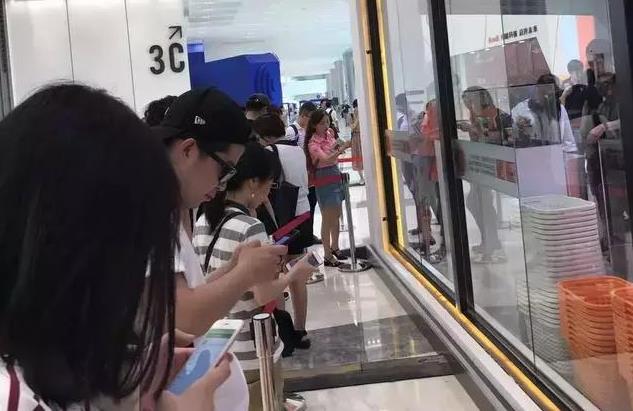 马云的无人超市正式接客，一场消灭收银导购服务员的改变