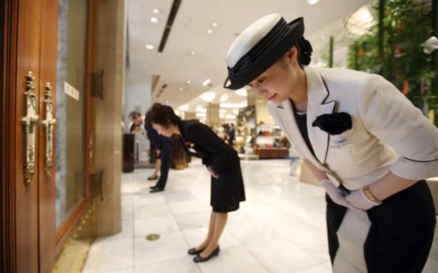 当中国正陷入无人商业时，日本实体店却成现代城市文明象征