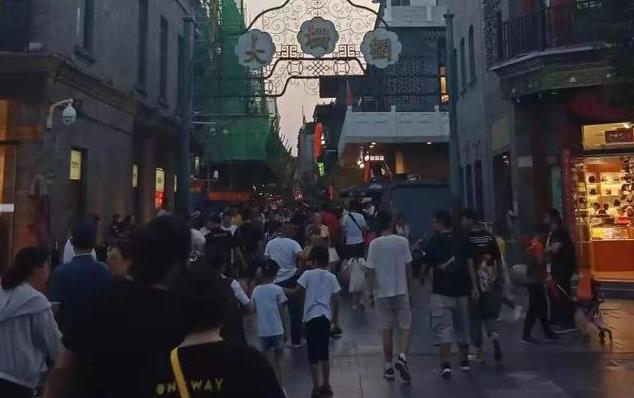 承载传统文化追逐商业利益，北京前门大街的商业迷途