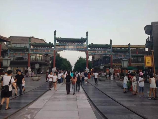 承载传统文化追逐商业利益，北京前门大街的商业迷途