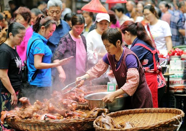 合理设定无固定经营场所摊贩管理模式支持多渠道灵活就业