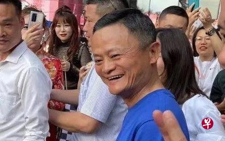 比较消瘦比较苍老，久未露面的马云现身杭州阿里总部