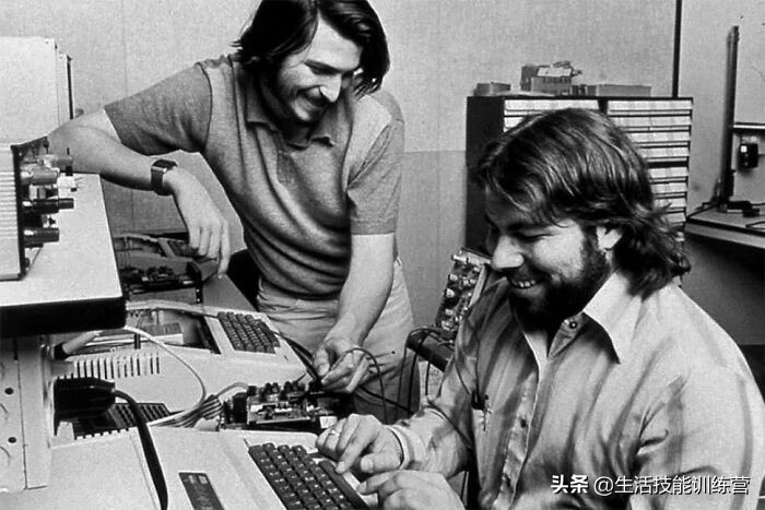 苹果公司，1976年