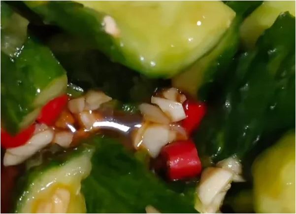 饭店卖个凉拌黄瓜被罚款，制售凉菜需要办理冷食许可