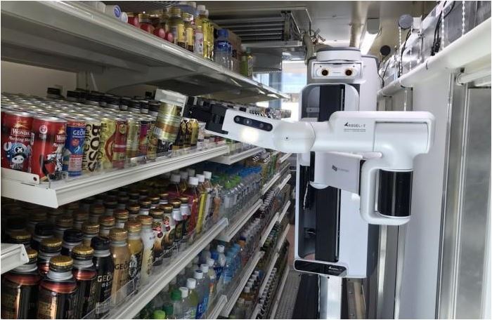 机器人手臂补货，日本便利店上线机械臂以填补劳动缺口