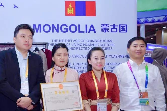 进博会首张营业执照诞生，蒙古国参展企业落户西虹桥