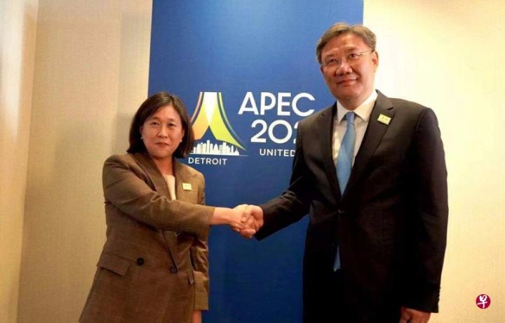 美国贸易代表戴琪与中国商务部长王文涛会面强调保持沟通必要性