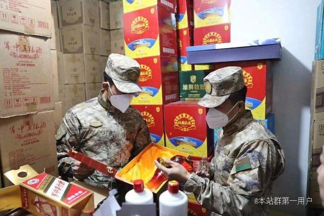 宁夏军区警备办公室联合银川当地公安和市场监督管理局，对销售“军酒”的门店和库房进行查纠 ...