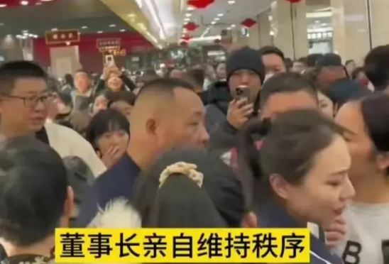 对员工好对顾客好价格公道没有乱七八糟费用，营业首日胖东来黄金柜台被抢购一空 ...