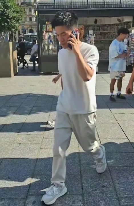 风评空前差各种反转感觉董宇辉人设要崩啊：装文化人、装圣人，其实就是背信弃义卖货的 ... ... ...