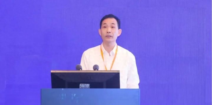 违规收受礼金为他人承揽项目干预执法活动，中国联通原副总经理曹兴信被开除党籍和公职 ... ...