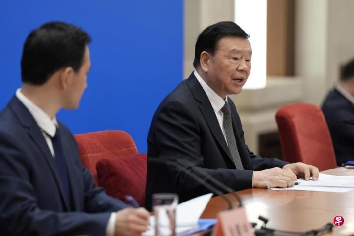人大发言人谈美国加征关税：绝不接受施压和威胁