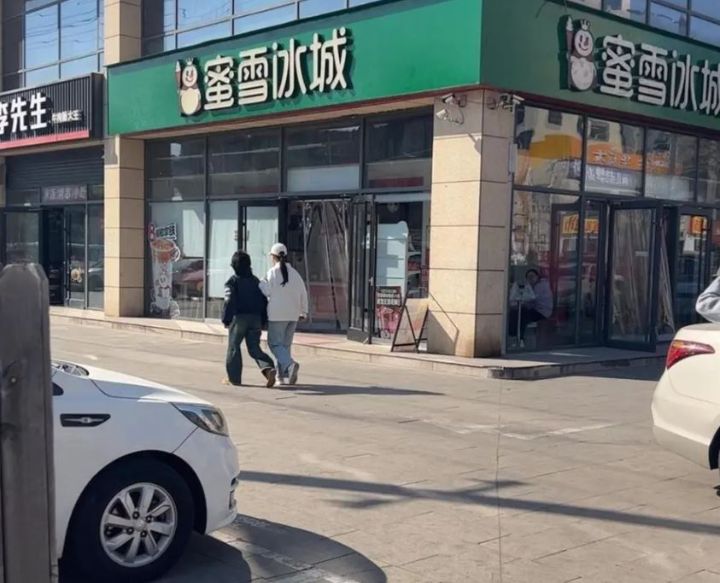 河北三河禁止使用“红蓝黑”三色招牌商家招牌改绿又改红，廊坊纪委：已赴当地展开调查 ...
