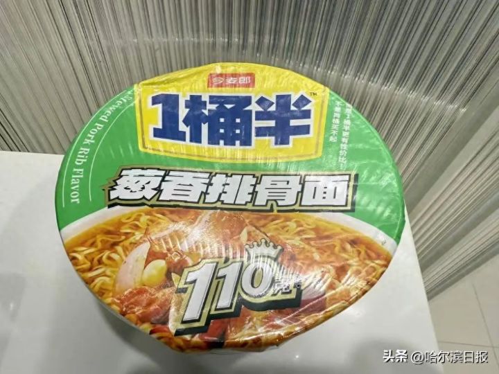 白象为多半方便面商标引发争议道歉后，今麦郎1桶半未达到宣称份量也遭质疑玩文字游戏 ...
