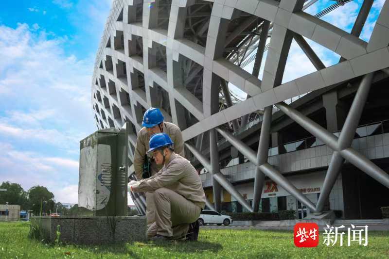 烧烤店“电表转得比球员跑位还快”：“苏超”开赛以来江苏酒吧、小吃等餐饮业态用电量超3.5亿千瓦时 ...