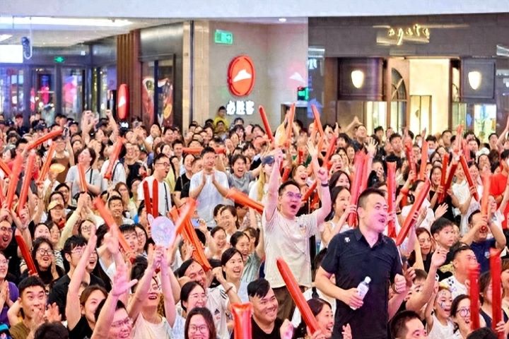 绿茵场沸腾！苏超热浪点燃江苏夏日“烟火气”