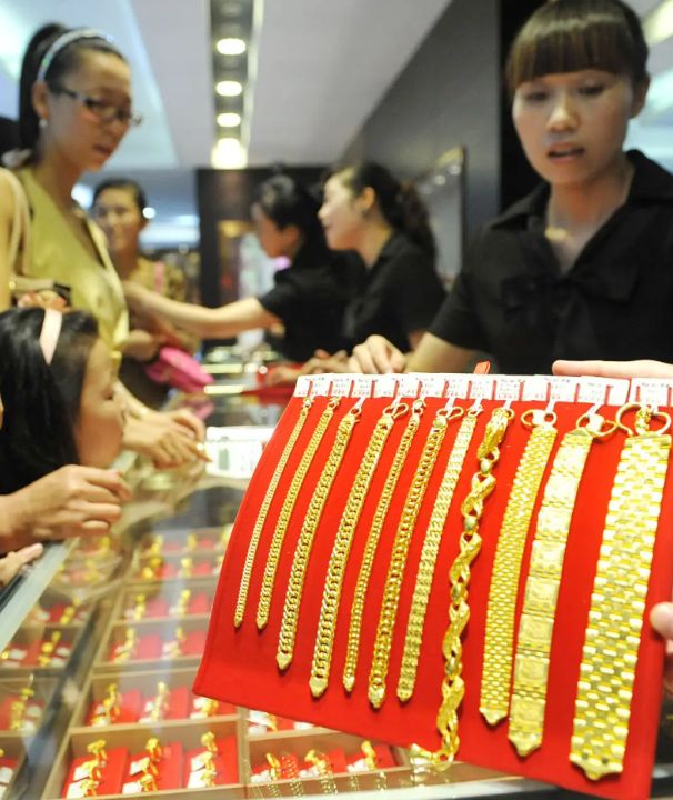 央视曝光沙金首饰暴利乱象：批发3元叫卖3000元惊人黑幕，更暴露出直播带货监管致命漏洞 ...