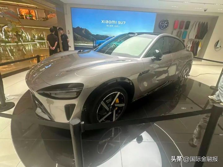 车壳板接缝处鼓包翘边、新买的惊现测试车标识，设计制造管理经验不足小米新车毛病不断