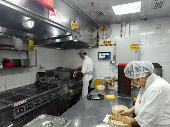 仍处于舆论风暴中西贝下架“罗永浩套餐”停止开放后厨参观，西贝或就“冷冻西兰花”发公告 ...