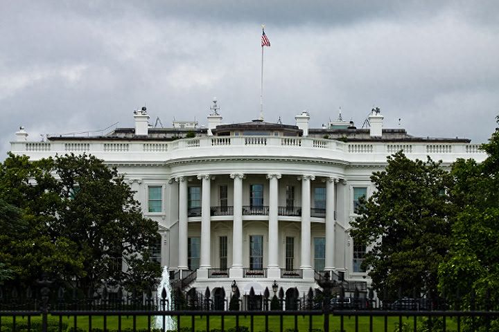 美国参议院通过终止特朗普全面关税政策决议并批准终止总统宣布的国家紧急状态联合决议 ...