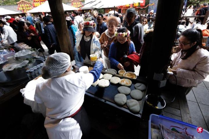 中国召开高规格服务业会议，强调“需求牵引”“分层分类”推动服务业