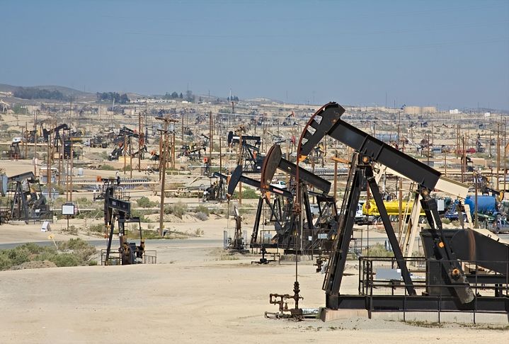 打伊朗之前特朗普做梦想通过推行能源霸权大赚一笔，没想到半道被中国新能源产业截胡了 ...