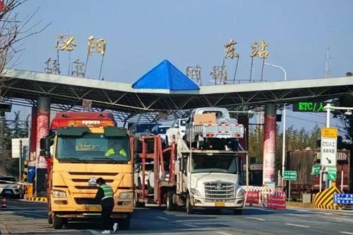 货车纷纷离奇偏航飘向北方又全数被执法查扣拍卖变现，舆论齐批泌阳首创虹吸式抢劫执法